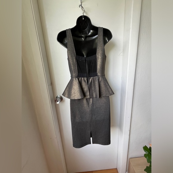 ALICE + OLIVIA “Dahlia” metallic, square neckline, peplum dress in size 6 - Picture 6 of 15